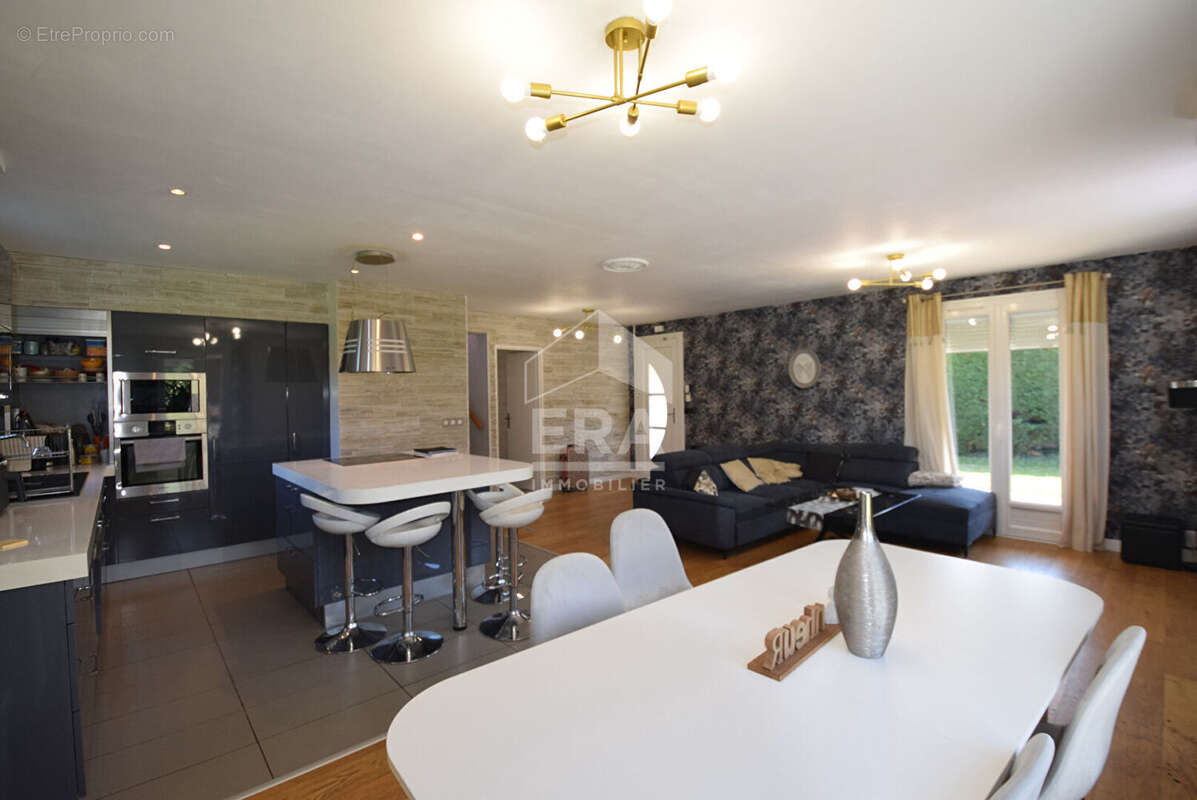 Maison à CHAZAY-D&#039;AZERGUES