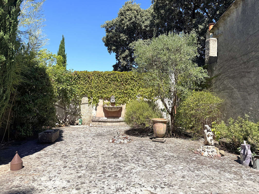 Maison Villeneuve Les Avignon 5 pièce(s) 175 m2 - photo 8
