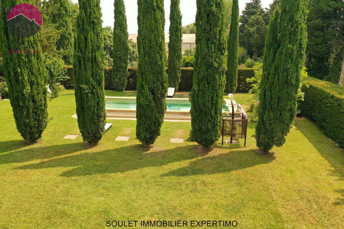 Maison à L'ISLE-SUR-LA-SORGUE