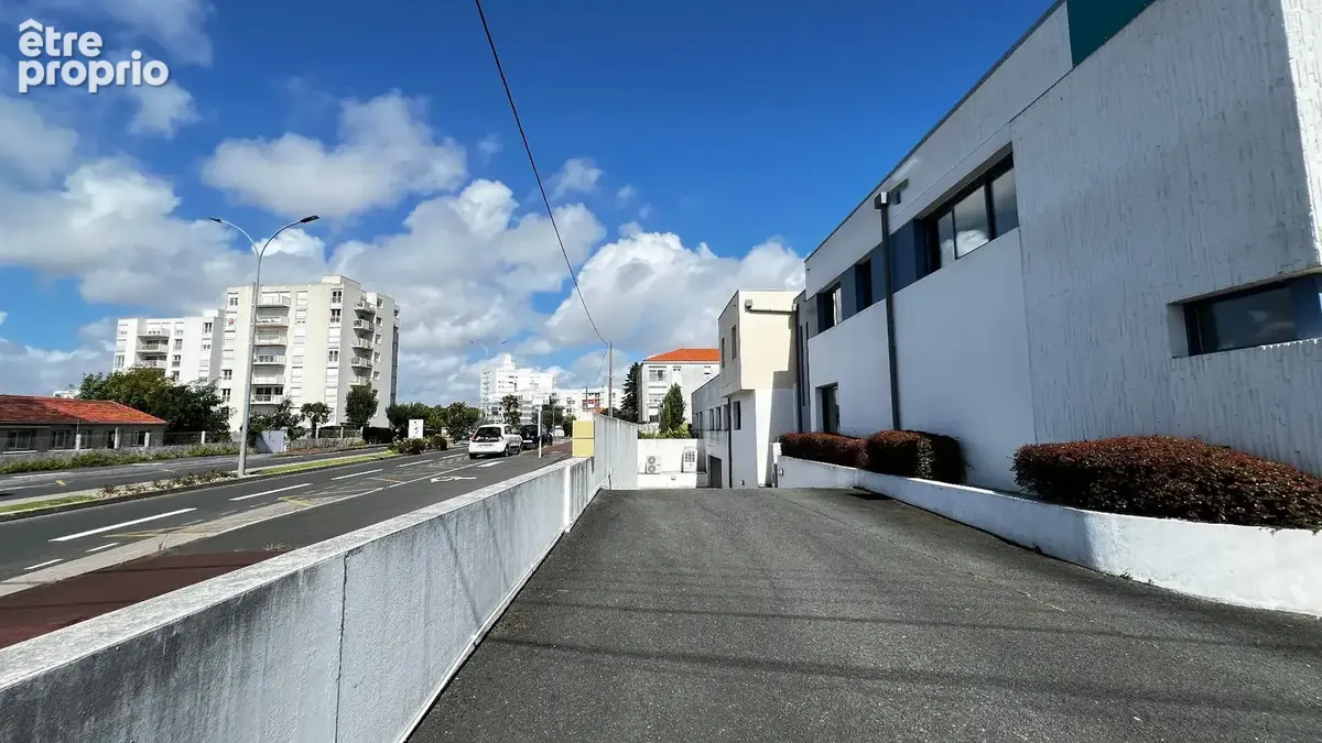 Local commercial Royan 577 m2 avec 29 parkings en plein centre de Royan - photo 5