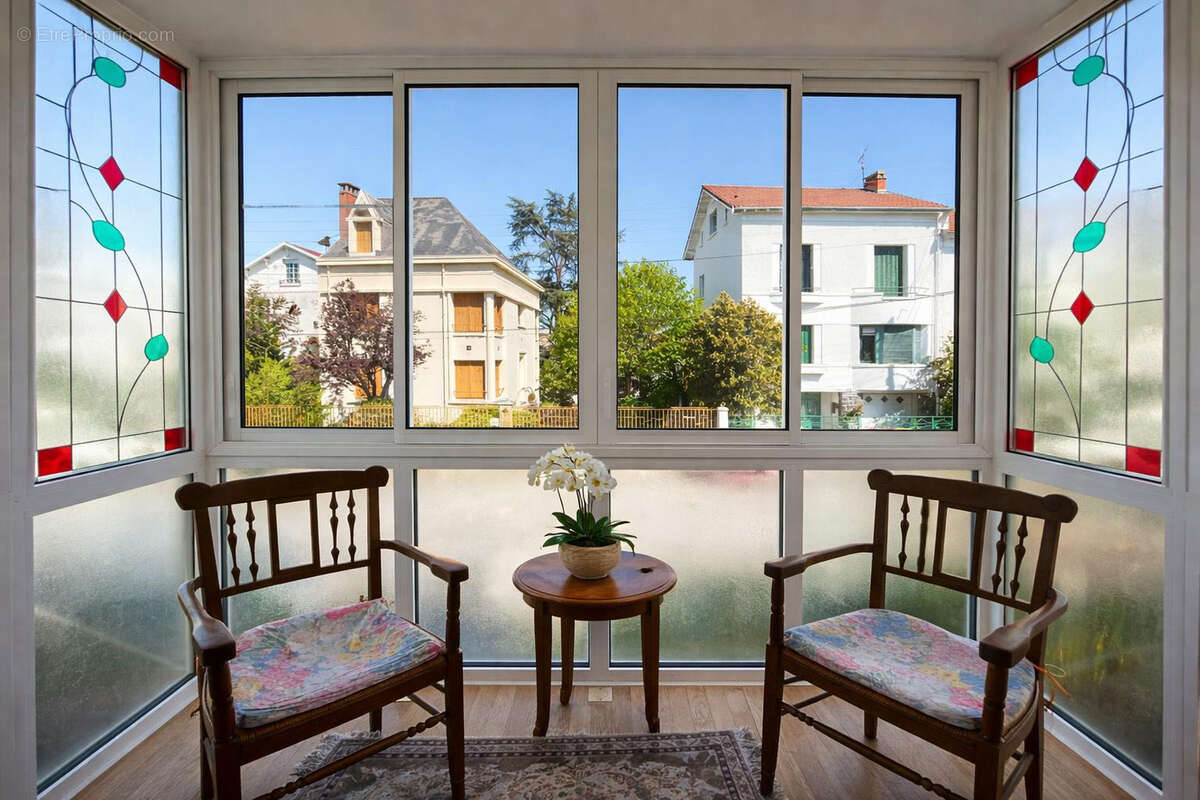 Clermont-Ferrand / Maison de caractère rénovée avec jardin et accès indépendant / 11 pièces 245 m² - photo 5