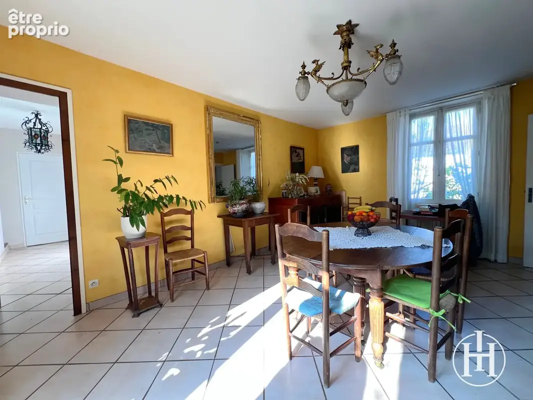 Orval   Maison en pierre avec jardin arboré de 1900 m2 et 4 chambres. - photo 6