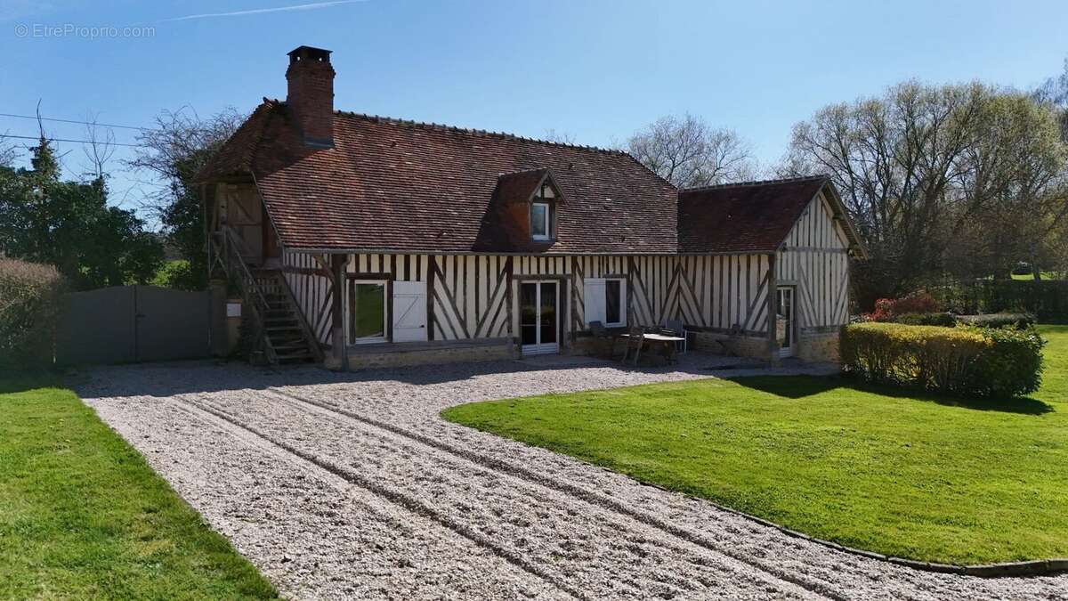 Maison à SAINT-GEORGES-EN-AUGE