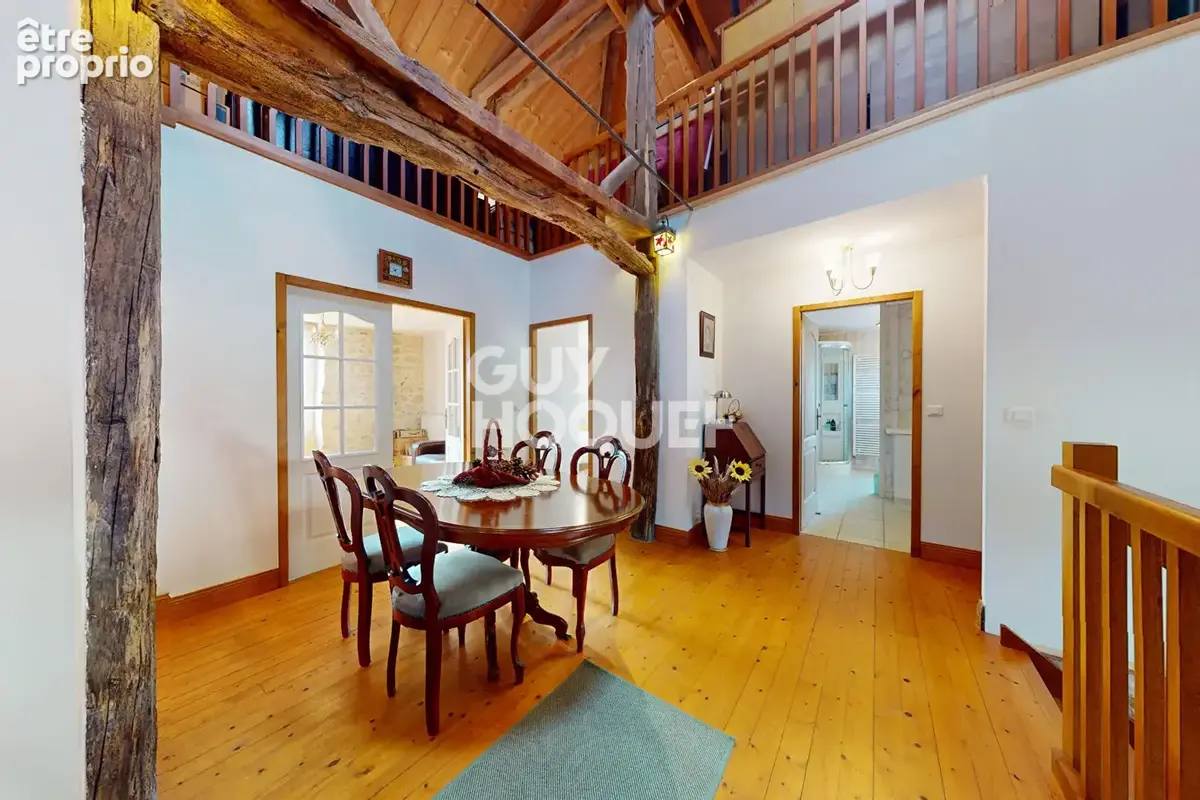 Propriété de charme en pierres apparentes de 273 m² avec dépendances et vue dominante - photo 10