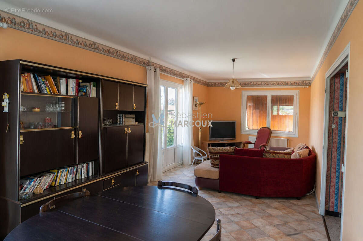 Maison à SAINT-ROMAIN-LE-PUY