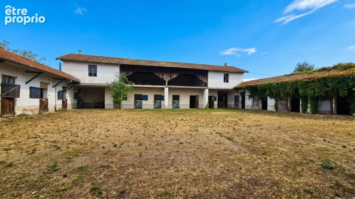 Vente : maison 261m² à chalain le comtal - photo 6