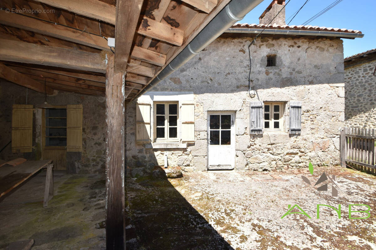 Maison à BUSSEROLLES