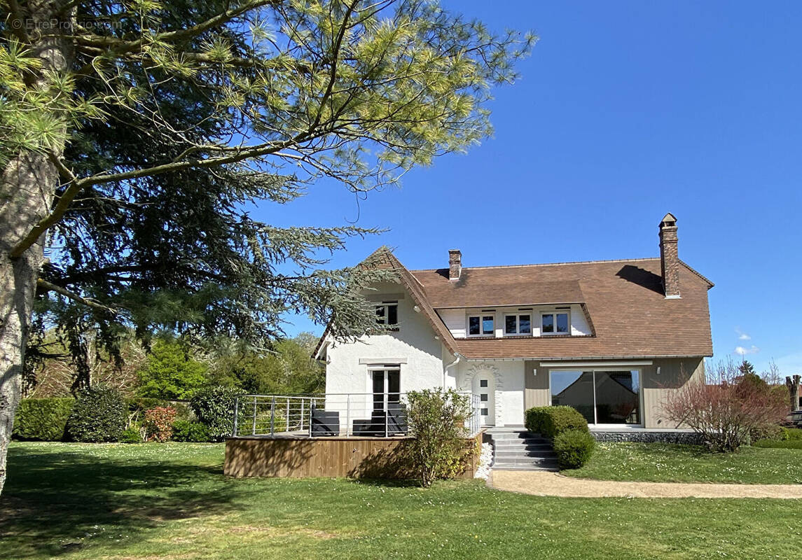 Maison à CHERISY