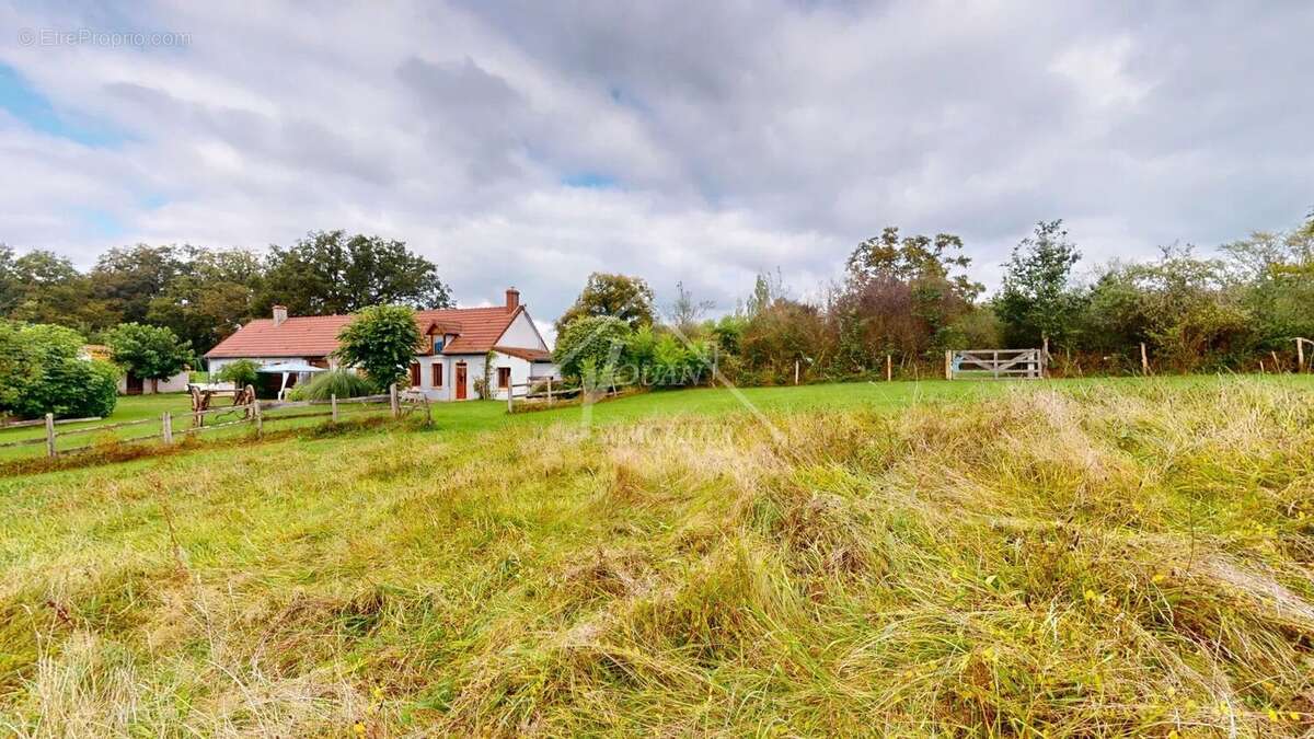 Maison à SAINT-BONNET-TRONCAIS