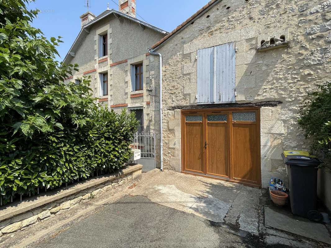 Savigny-l'esvescault bourg, maison ancienne 1930 - photo 2