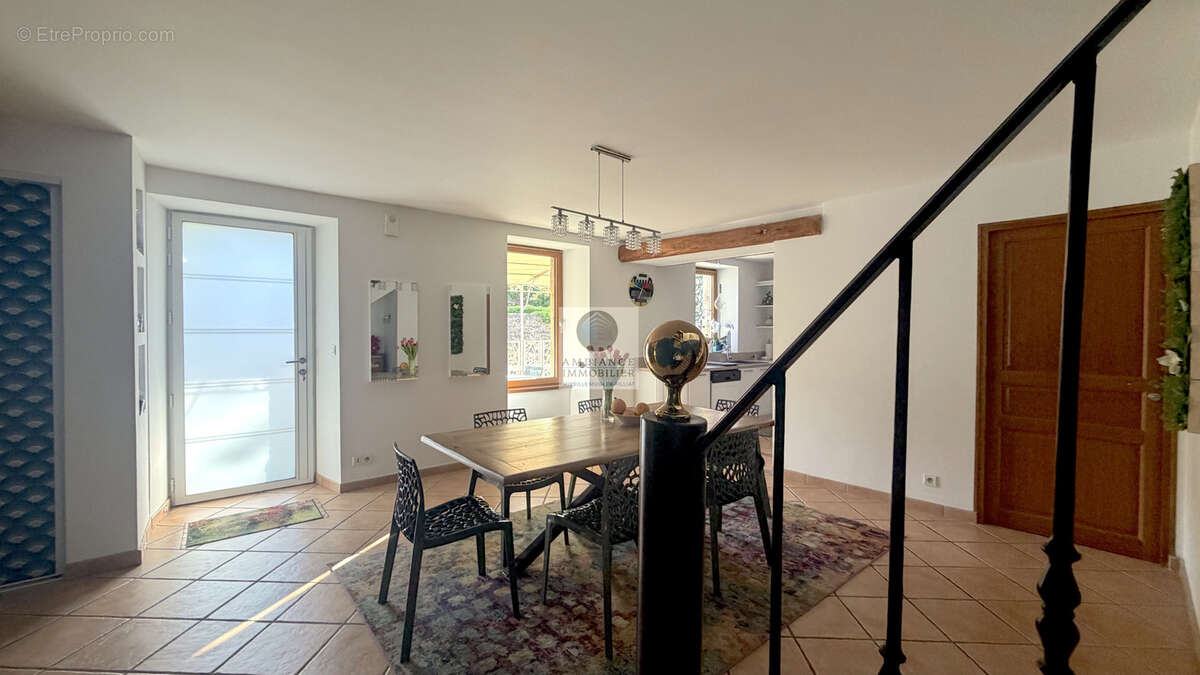 Maison à ETOILE-SUR-RHONE