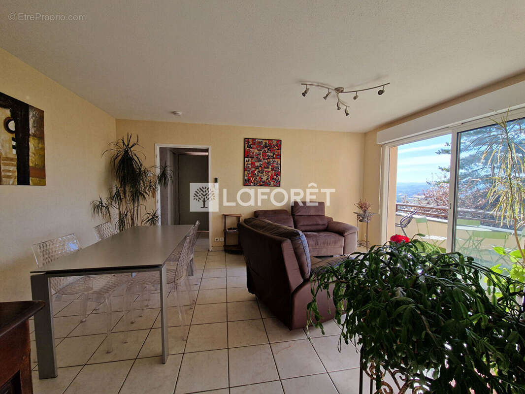 Appartement à ONET-LE-CHATEAU