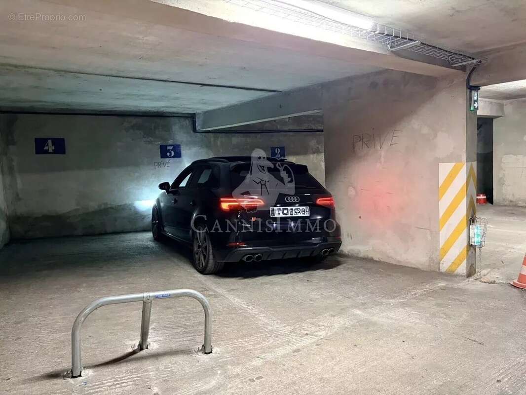 Parking à CANNES