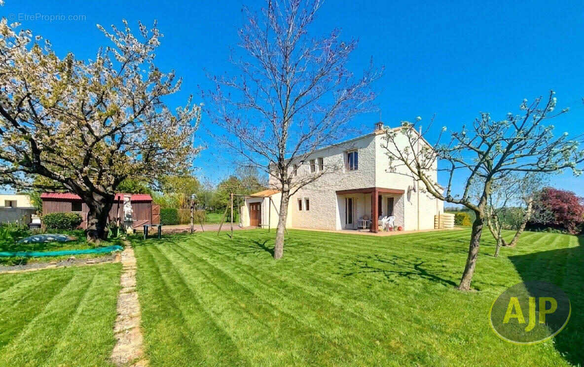 Maison à MONTAIGU