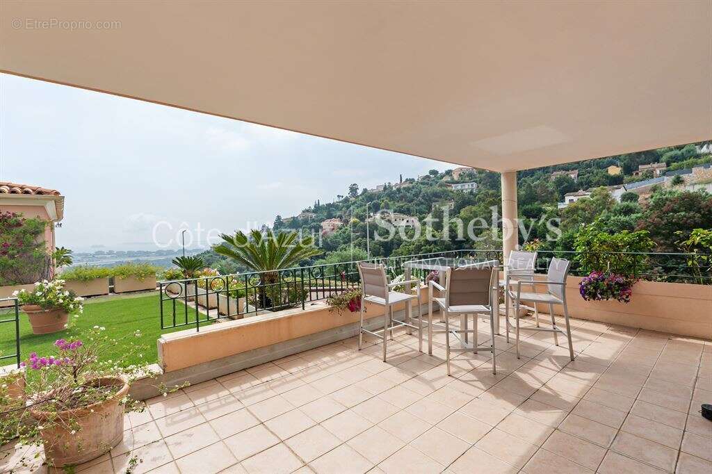 Appartement à MANDELIEU-LA-NAPOULE