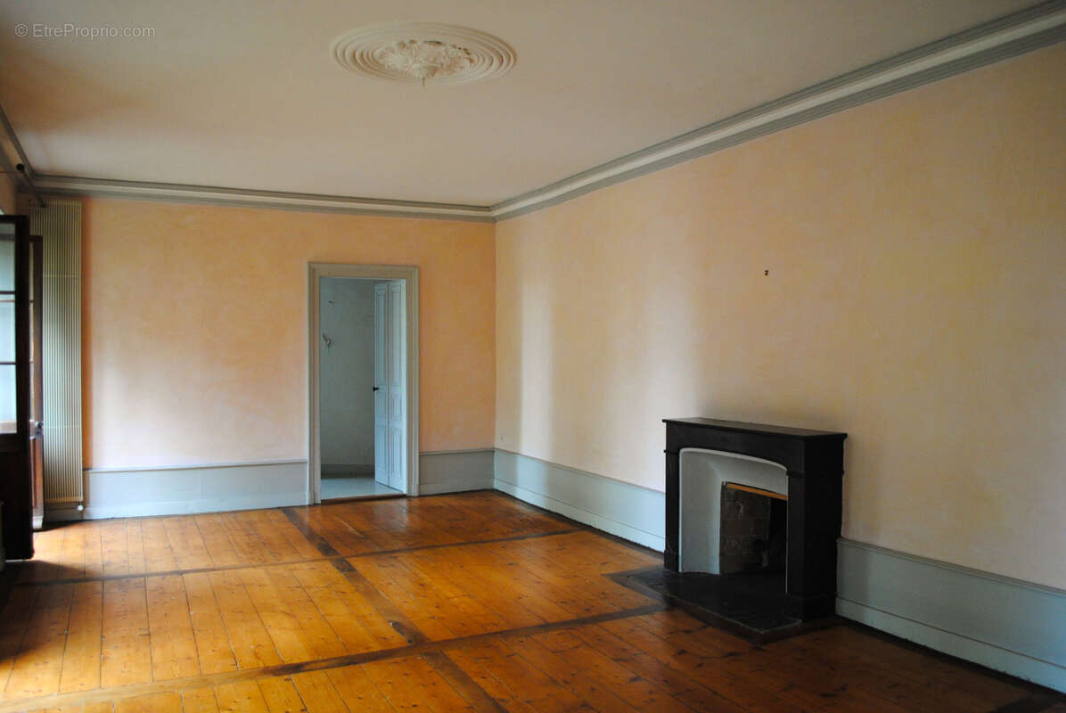 Maison à CHINDRIEUX