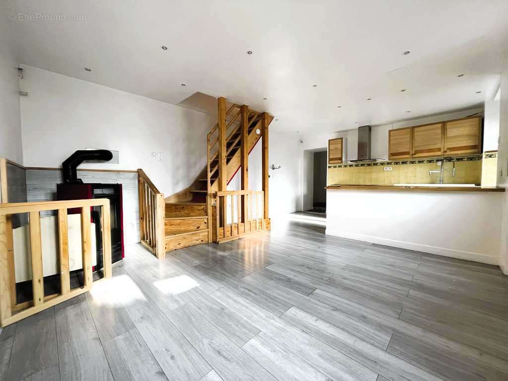 Maison + terrasse et KGB - photo 4
