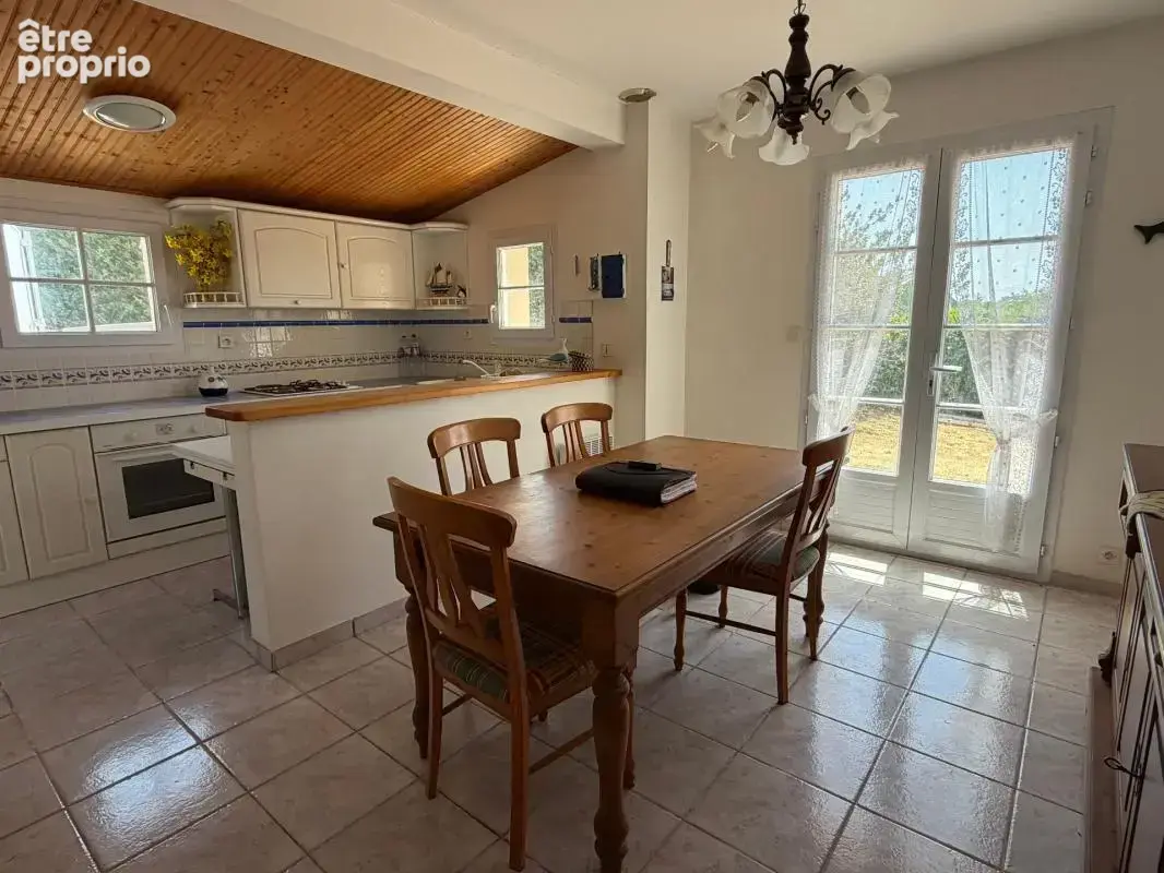 Brem sur mer 85 a 2 pas des plages dans quartier residentiel villa plain pied avec garage et jardin clos - photo 6