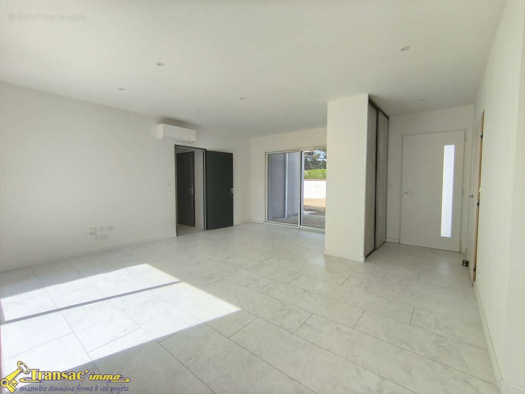 À Bulhon, villa neuve type F4 (RE2020 : construction 2024) avec garage et terrain clôturé. - photo 4