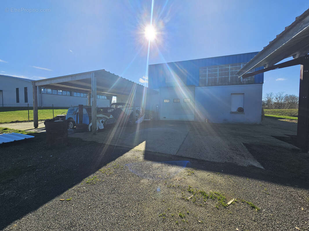 Commerce à LA SAUVAGERE