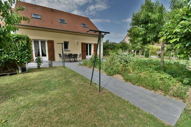 Maison à LEVES