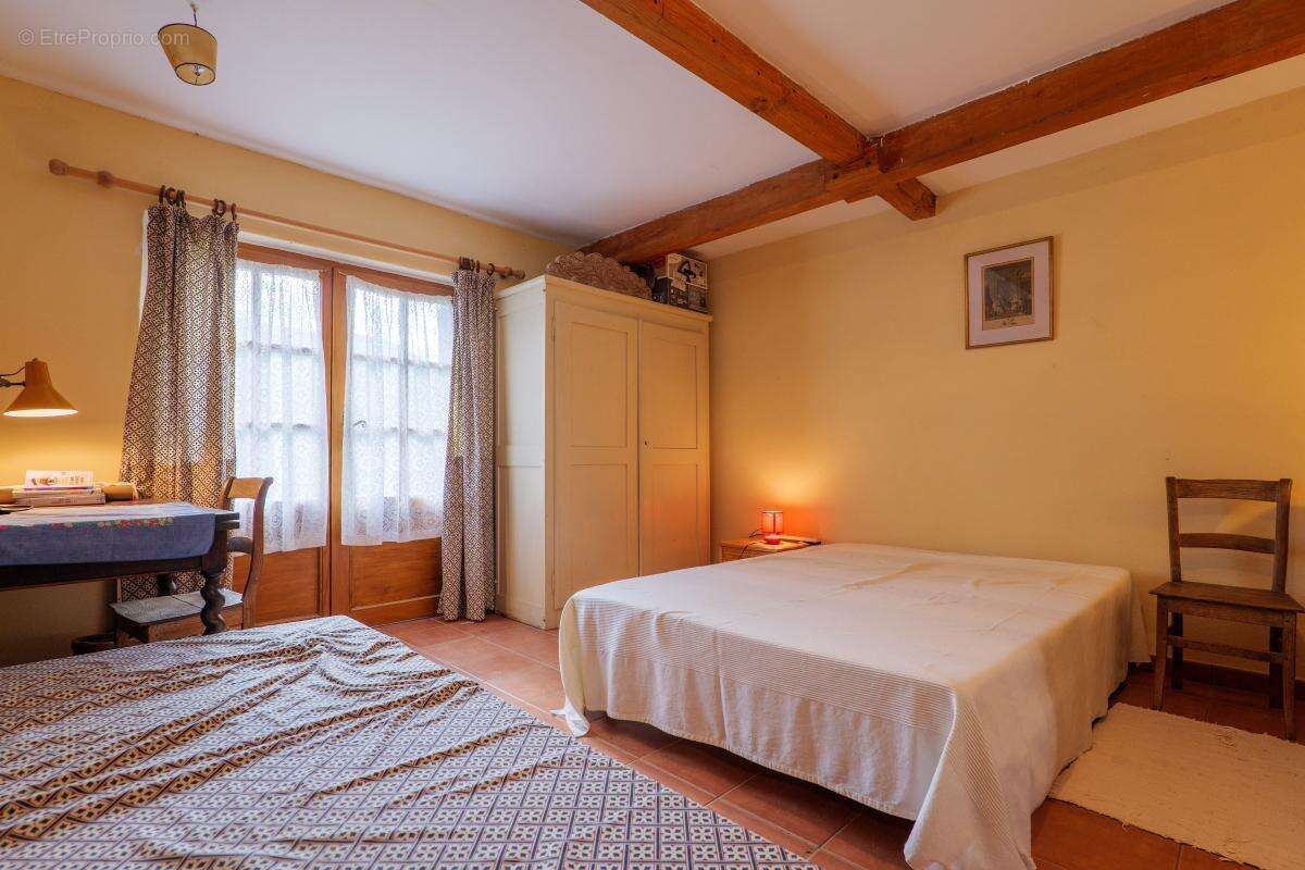 3 maisons + piscine+ terrain 4ha - photo 19