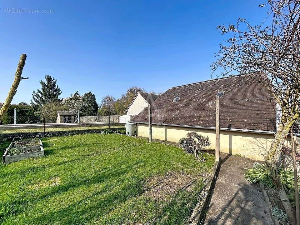 Maison à SAINT-COSME-EN-VAIRAIS