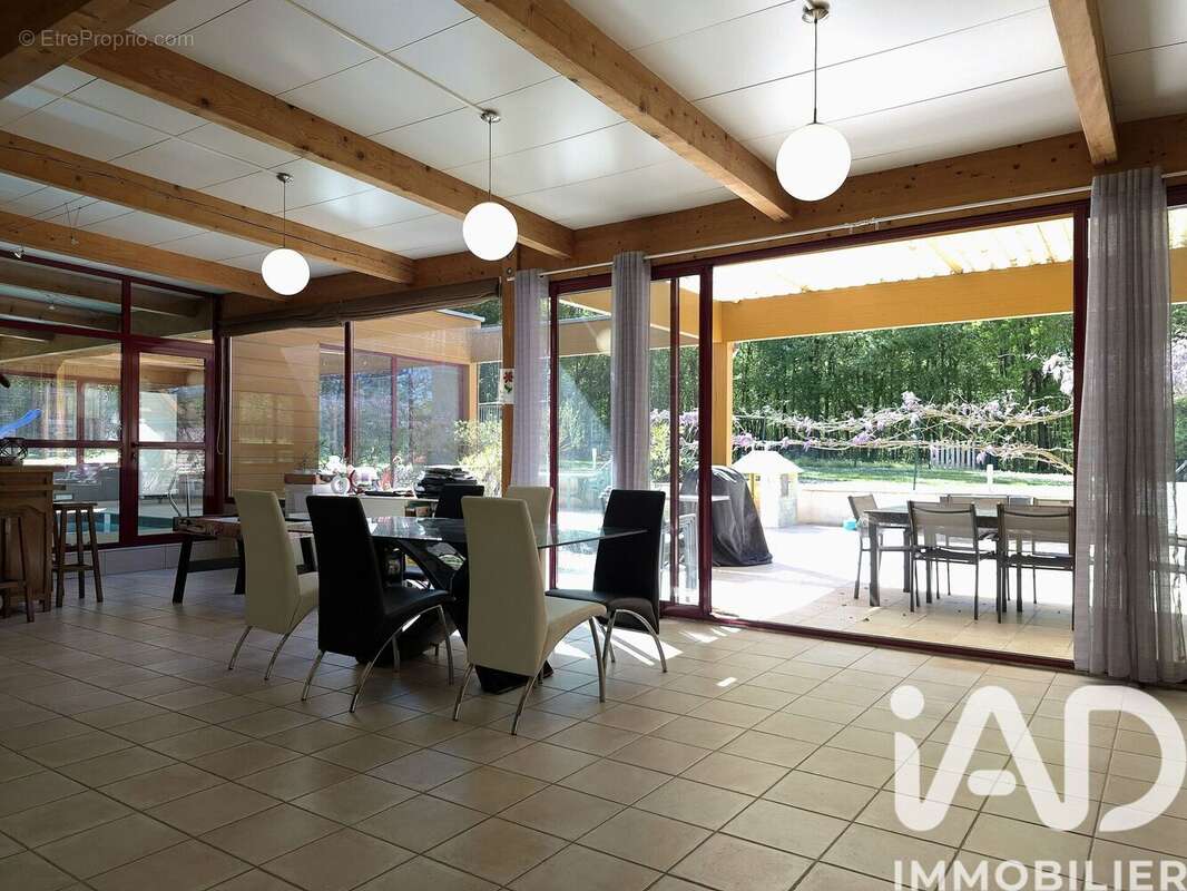 Maison 306 m² à Vinzelles  - photo 4