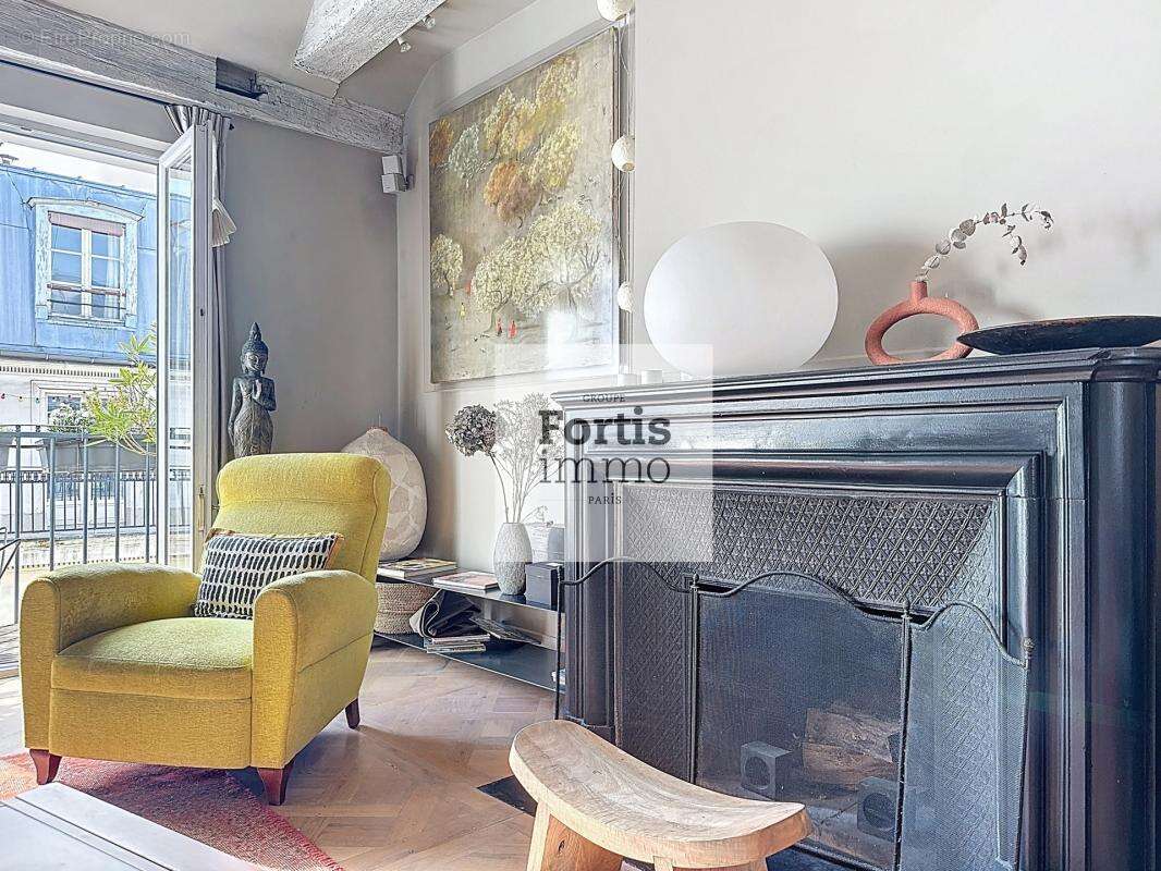 Appartement à PARIS-1E