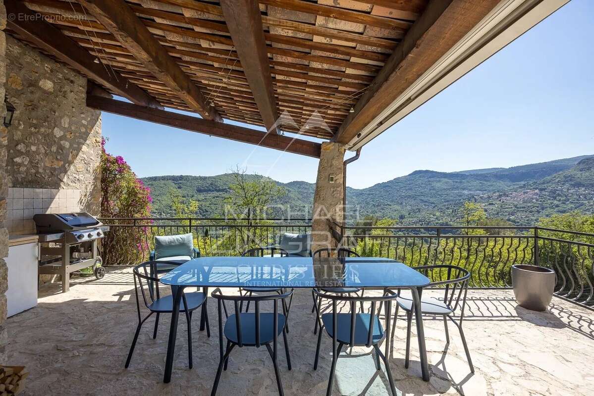 Maison à TOURRETTES-SUR-LOUP