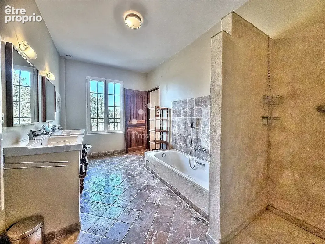 LORGUES – Élégante bastide provençale sur 4 000 m² avec piscine - photo 27