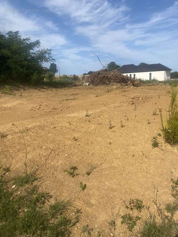 Terrain 570 m² à Juvigny  - photo 5