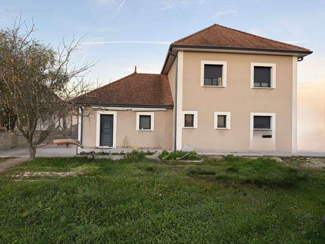 Maison récente de 2015 à Allériot 7 pièce(s) 150 m2 DPE B GES A - photo 2