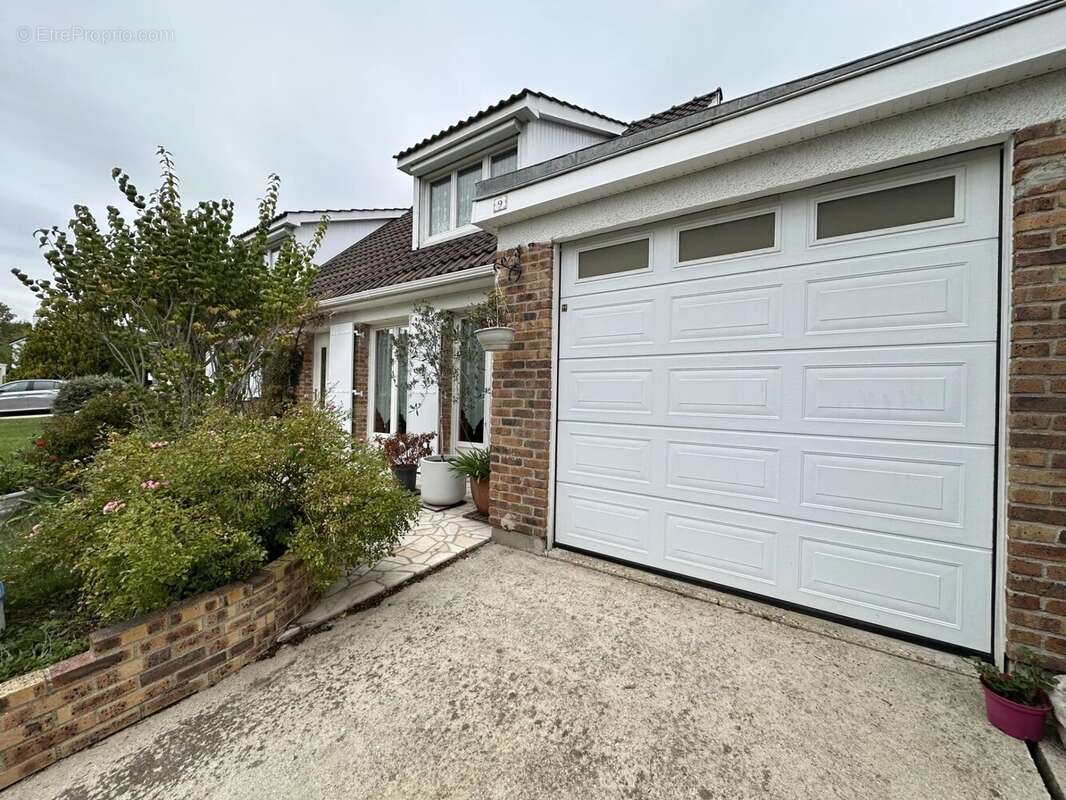 Maison à LE MESNIL-SAINT-DENIS