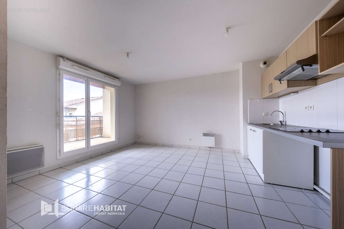 Appartement à PINS-JUSTARET