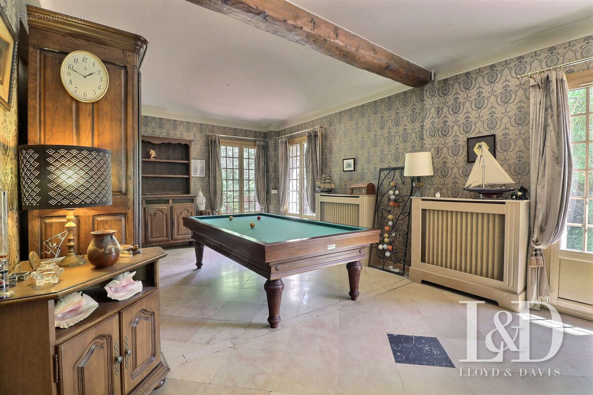 Maison 424 m² à Auvers-Saint-Georges  - photo 7