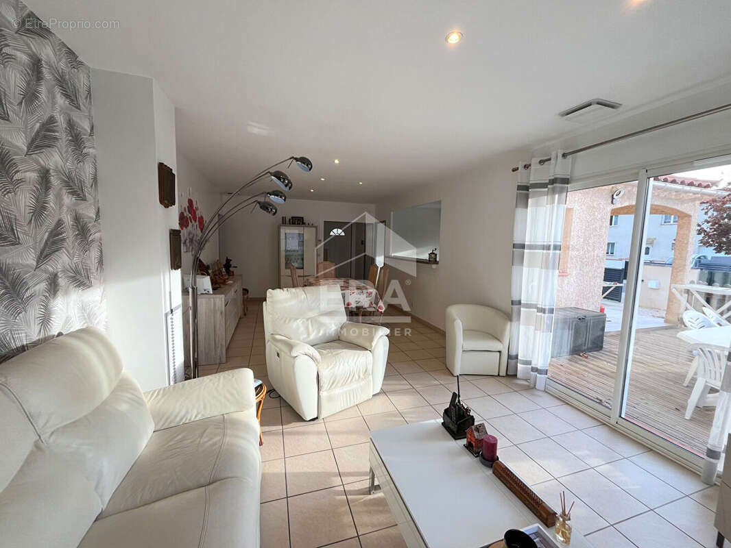 Maison à SAINT-LAURENT-DE-LA-SALANQUE