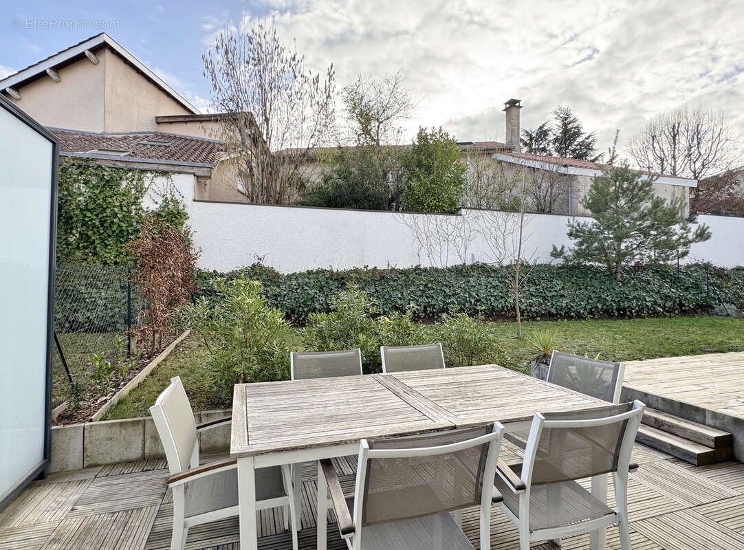 Appartement à CRAPONNE