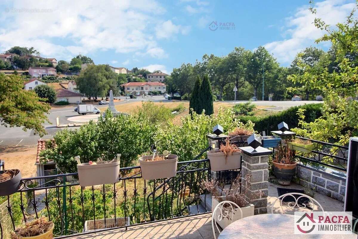 Maison de village avec jardin et garage - photo 2
