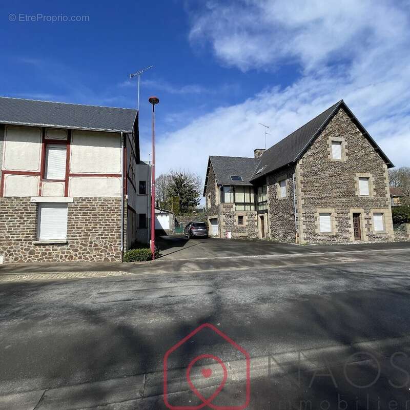 Maison à SAINT-HILAIRE-DU-HARCOUET