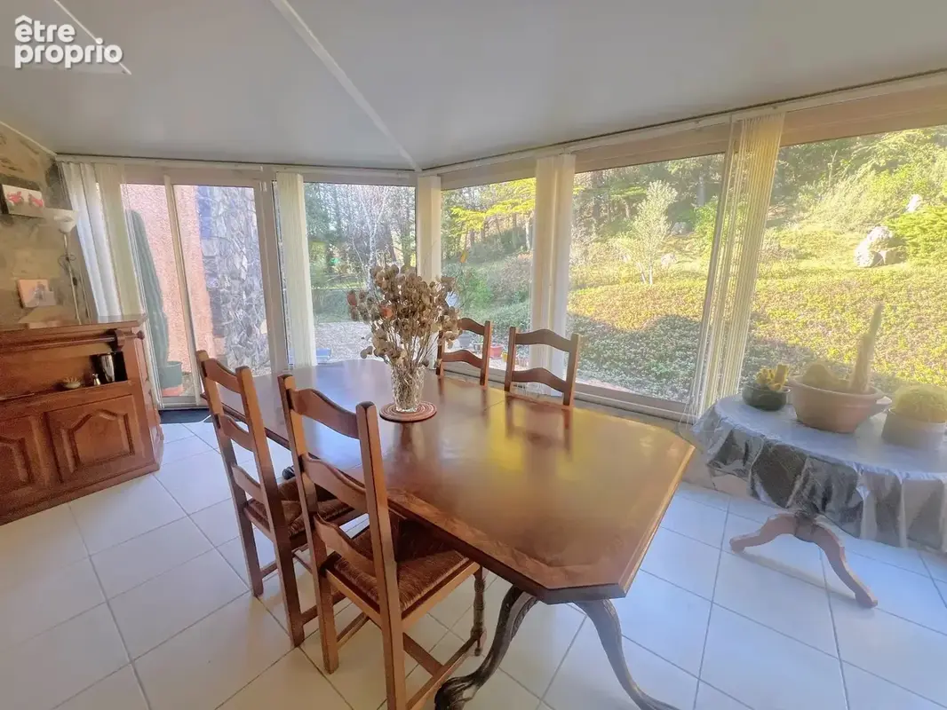 Belle Propriété Indépendante de 5 Chambres Avec Piscine, Vues et Garage - photo 4
