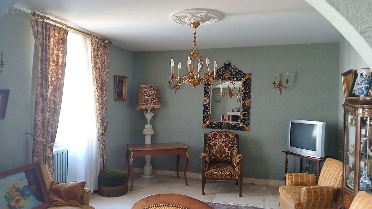 Maison 160 m² à Saint-Severin  - photo 5
