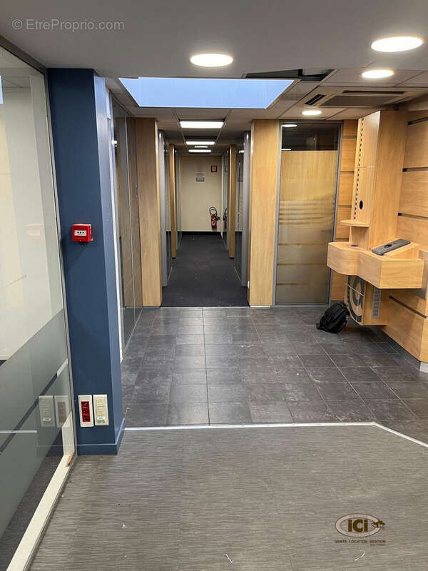 Commerce à VILLE-LA-GRAND