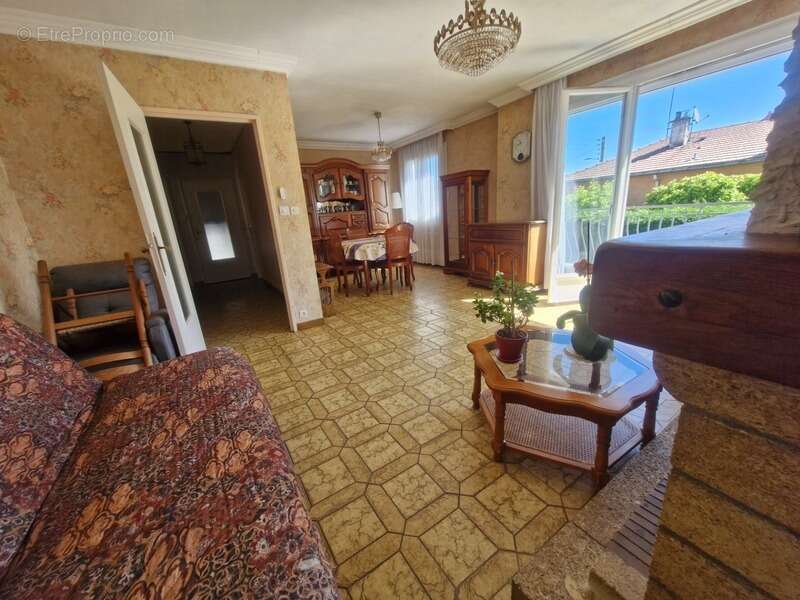 Maison de 100m² avec 4 chambres et beau terrain plat de 1382m² et possibilite de division parcellaire sur secteur tres calme a u - photo 5