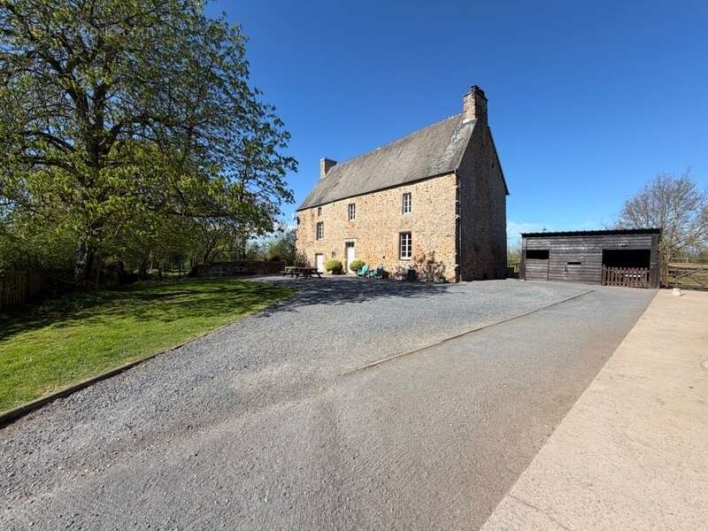  propriété équestre de caractère – 3,3 hectares – habitation + gîte + dépendances  le dezert (50) - photo 6