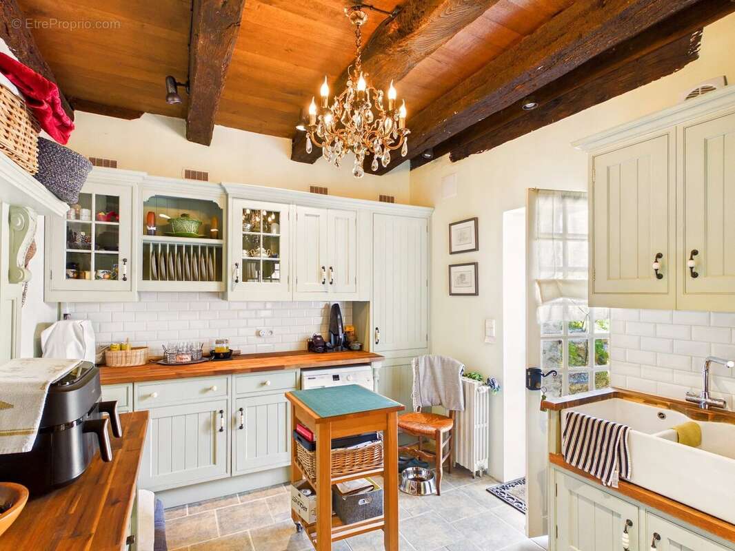 Maison à SEGUR-LE-CHATEAU