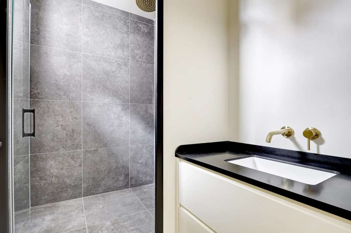 Appartement à PARIS-8E