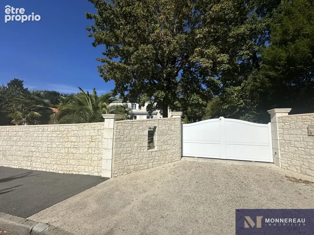 Magnifique maison de caractere avec piscine a saintes - photo 23