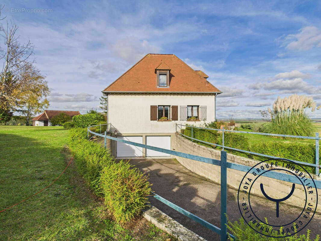 Maison 170 m² à Saint-Lye  - photo 5