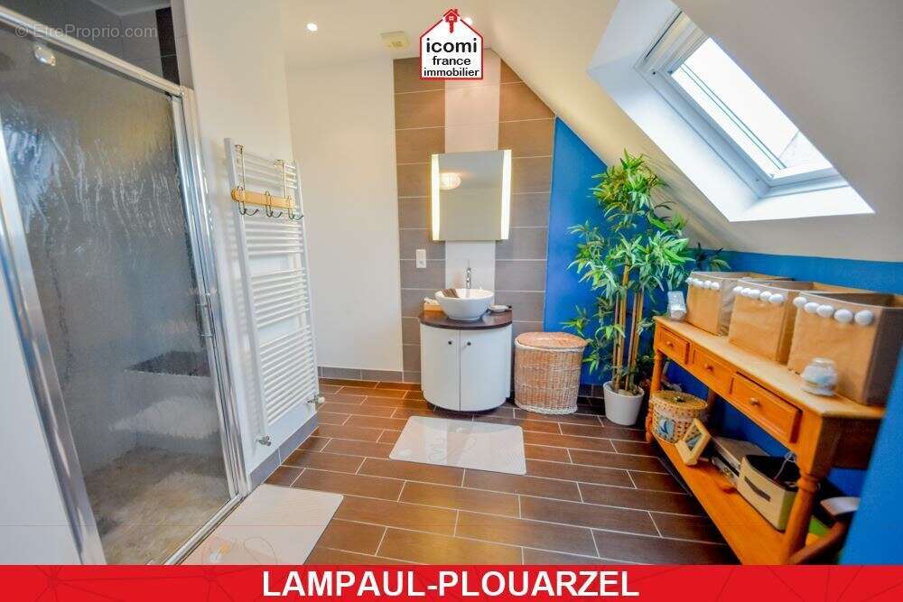 Maison à LAMPAUL-PLOUARZEL